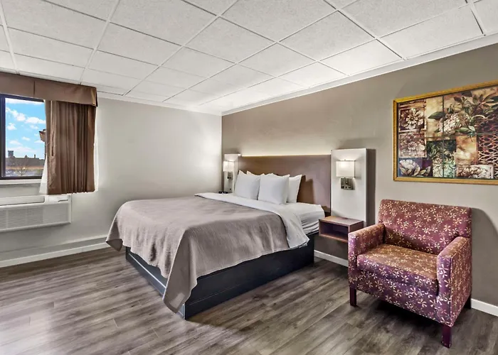 Quality Inn & Suites Green Bay Downtown